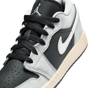 AIR JORDAN 1 LOW SE YOUTH